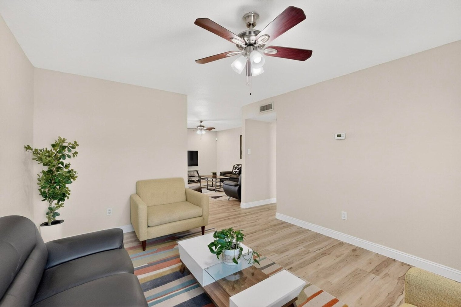 Building Photo - 136 Yorkshire Dr