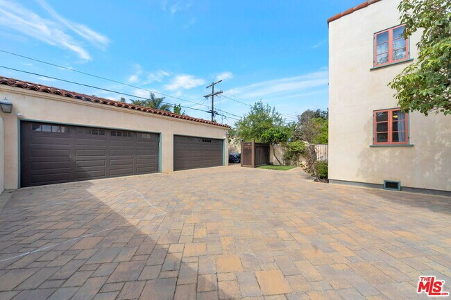 Building Photo - 1349 Meadowbrook Ave