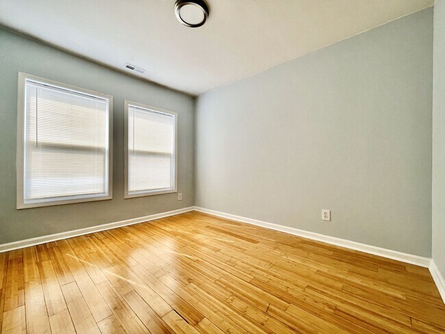 Building Photo - 538 Fremont Ave NW