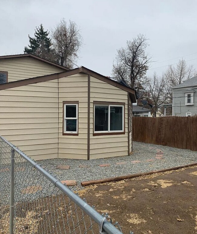Building Photo - Freshly Updated 2 bedroom in Greeley - Som...