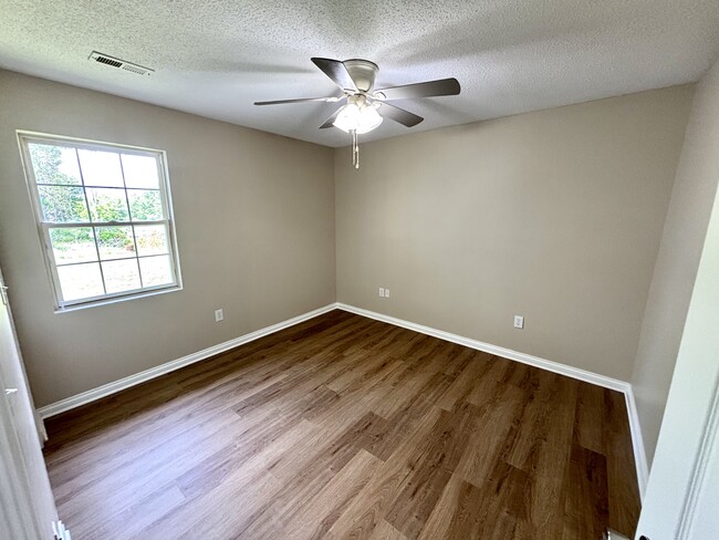 Building Photo - 5317 Beechwood Dr