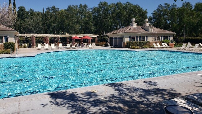 Building Photo - 16020 Huntington Garden Ave