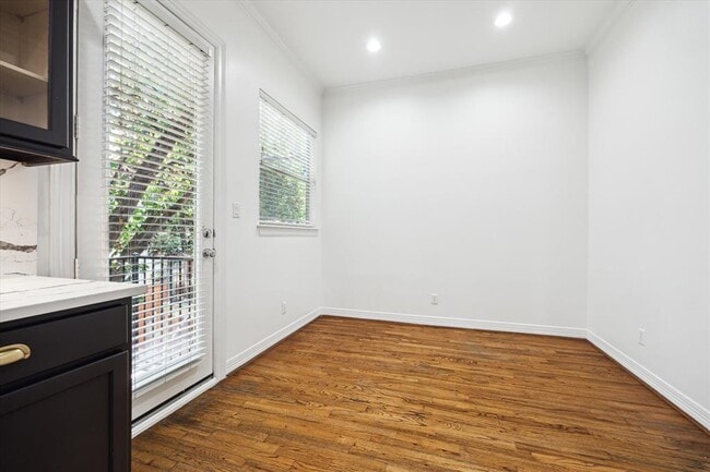 Building Photo - 4013 Blossom St