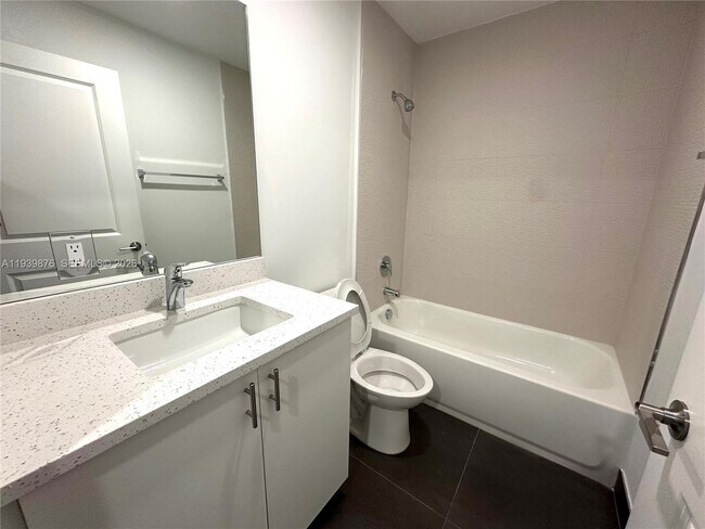 Building Photo - 20 NE 19th Ave