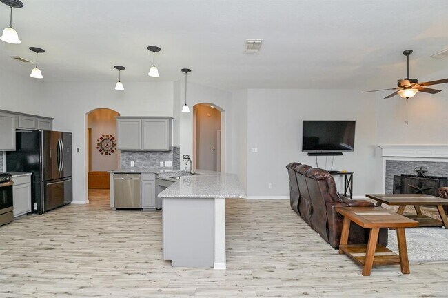 Building Photo - 2526 Lake Dale Ln