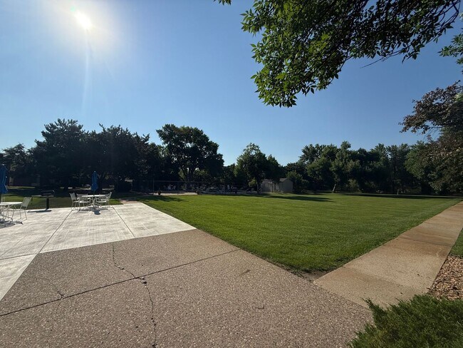Building Photo - Spacious 2BR Edina Condo with Updated Interior, Outdoor Pool & Underground Parking