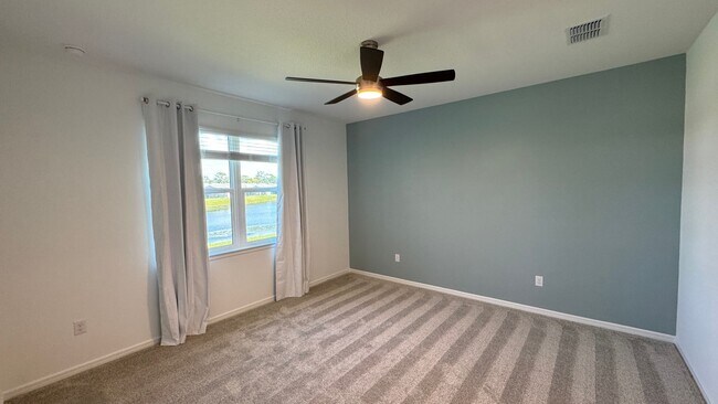 Building Photo - Unfurnished Annual Rental Available Now