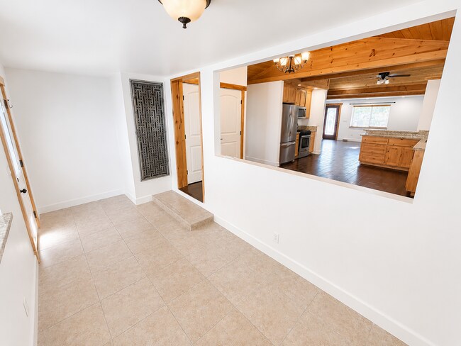 Building Photo - 2245 Ceanothus Ave