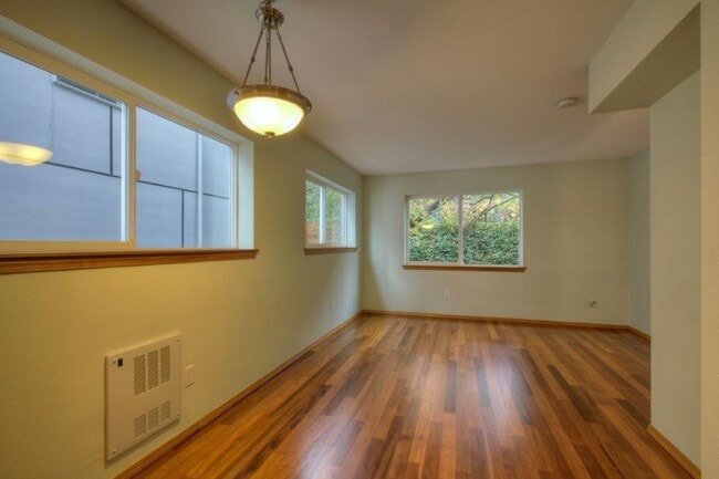 Building Photo - Mt. Baker - Beautiful 3 Bedroom / 2.5 Bath Townhome w/ Garage