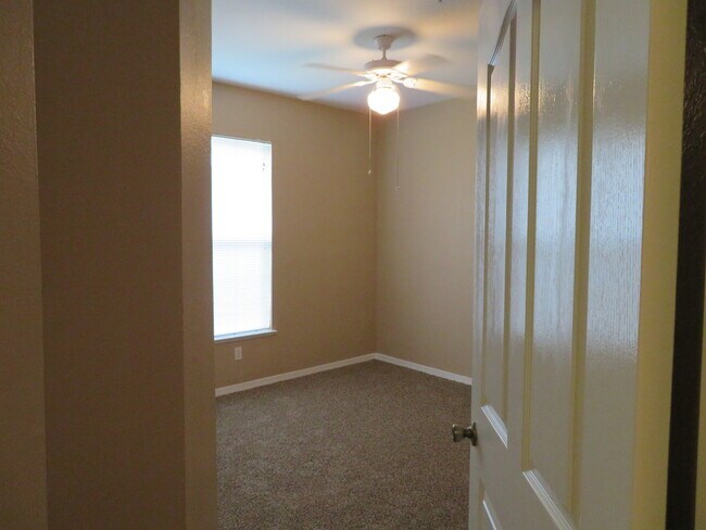 Building Photo - Spacious 4/2 condo in Bella Terra communit...