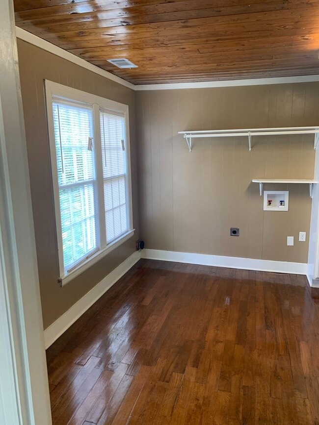 Building Photo - Cute 1br Downtown Benton