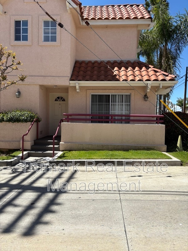 Building Photo - 910 E Wilson Ave