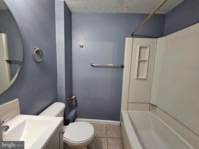 Building Photo - 3238 Westmont Ave