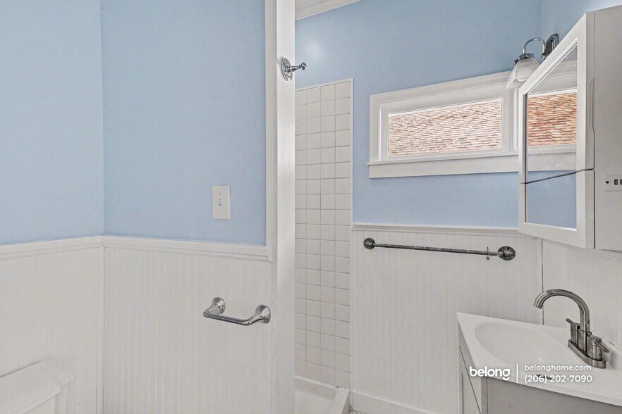 Building Photo - 4748 7th Ave NE