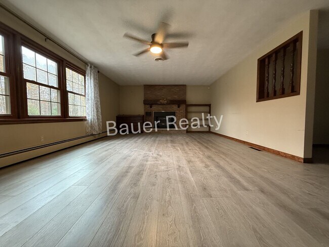 Building Photo - Beautiful County Setting