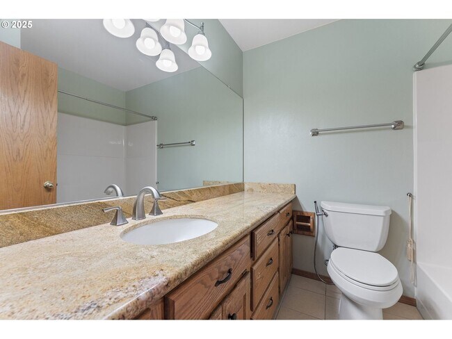 Building Photo - 3-Bedroom Home with Granite Kitchen, Family Room & Private Deck