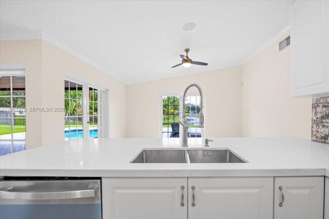 Building Photo - 4201 W Sailboat Dr