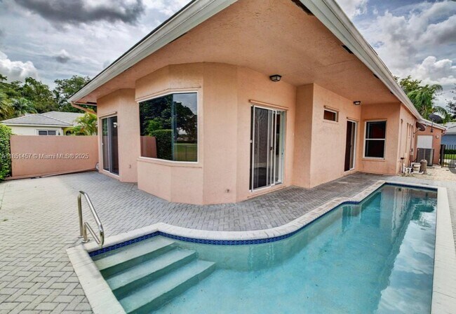Building Photo - 8291 Hampton Wood Dr