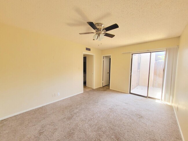Building Photo - 4235 Siesta Ln