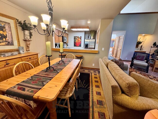 Building Photo - 2 Bedroom, 2 Bath in Third Creek with Hot Tub - Perfect Winter Getaway