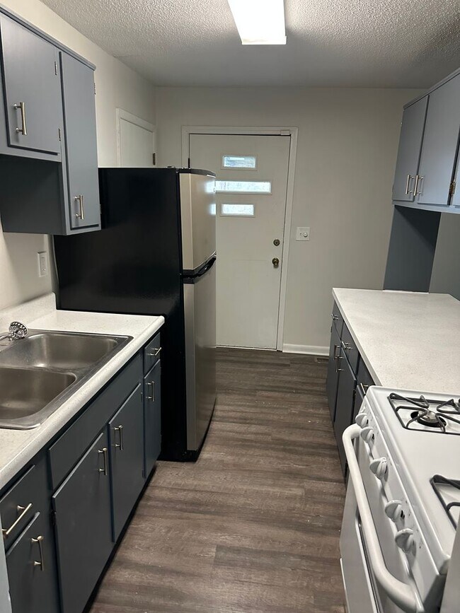 Building Photo - Pet Friendly Home in Vine Grove!