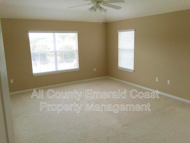 Building Photo - 337 Tequesta Dr