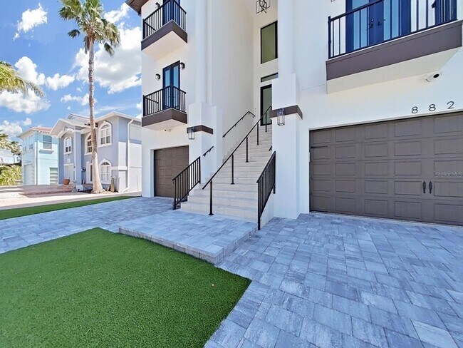 Building Photo - 882 Bay Point Dr