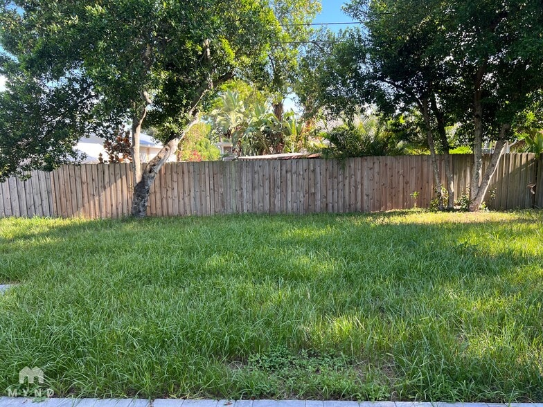 Building Photo - 1560 Palmetto St