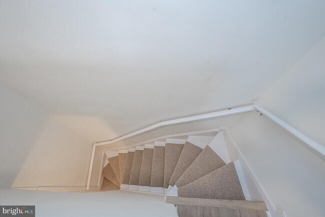 Building Photo - 717 Miller St