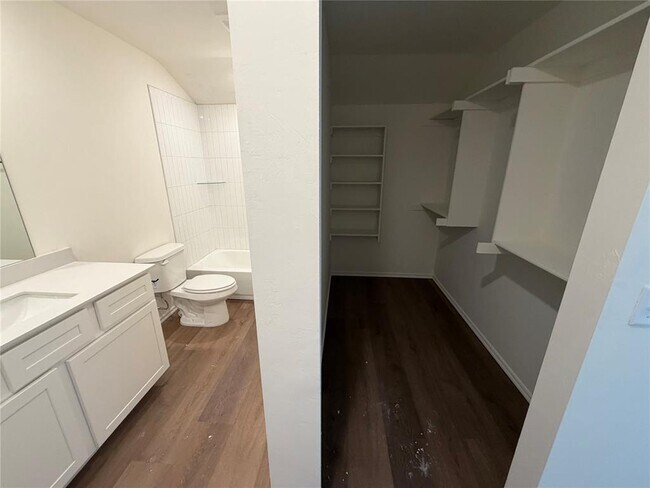 Building Photo - 301 Aaran Way