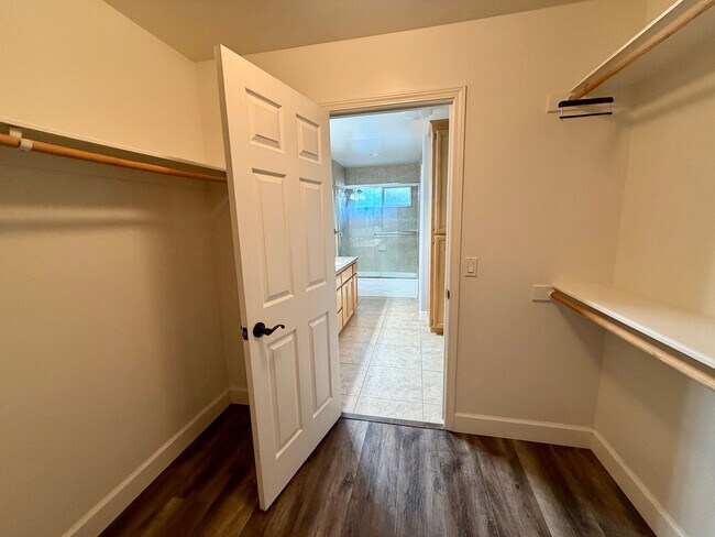 Building Photo - Beautiful 3 Bedroom 2.5 Bathroom Single Fa...