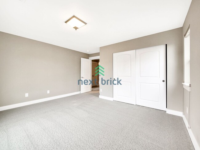 Building Photo - 4 BED AND 2.5 BATH SINGLE FAMILY HOUSE FOR...