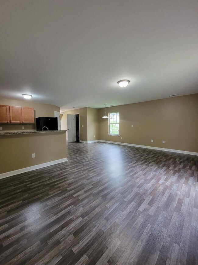 Building Photo - 320 Zach Dr