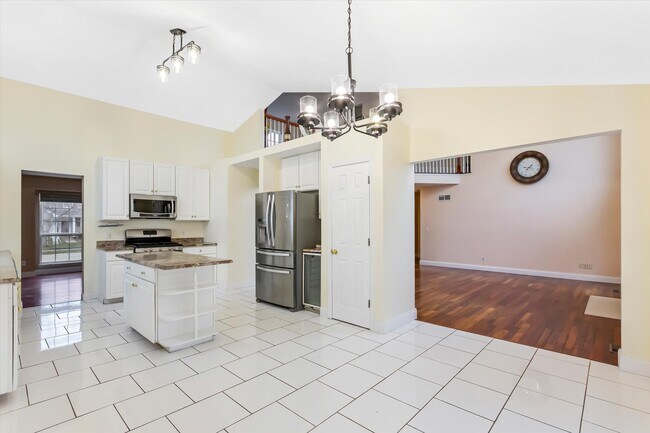 Building Photo - 627 Fox Hill Estates Dr