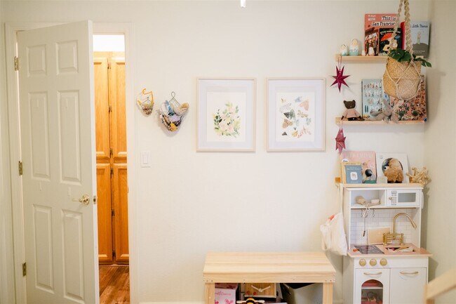 Building Photo - 2120 Boyden Dr