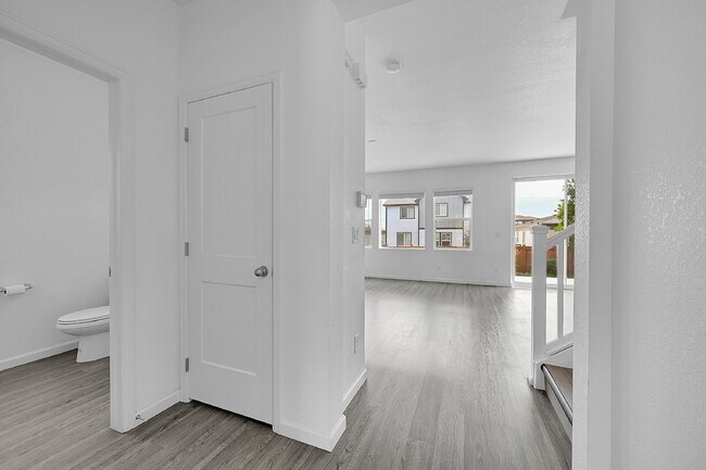 Building Photo - $3,125.00 - 4 Bedroom, 3.5 Bathroom, Singl...