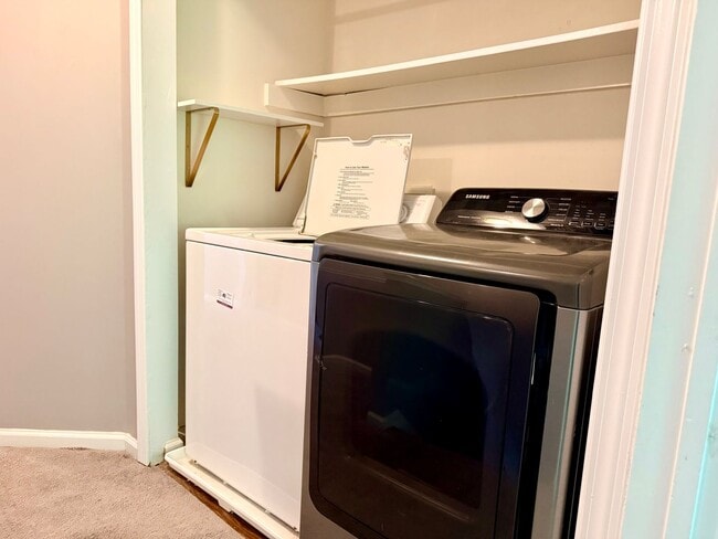 Building Photo - 3 Bed 2.5 Bath Hampton Home!