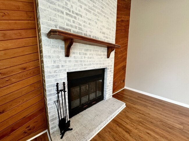 Building Photo - READY 05-15-25!! Ranch Home w/2-Car Garage...