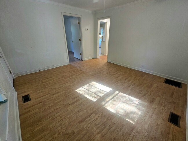 Building Photo - Cozy Lenoir 2/1 Bungalow with Fenced Yard on Cul-de-Sac