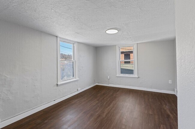 Building Photo - 113 River Ave