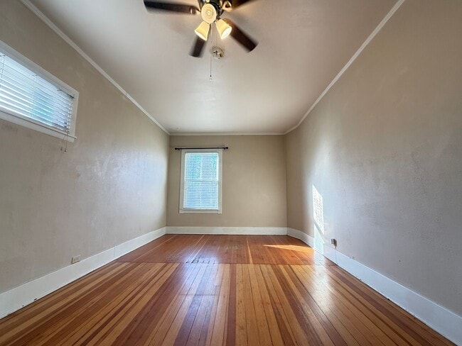 Building Photo - 408 E Del Norte St