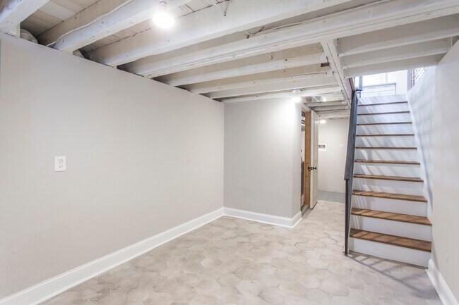 Building Photo - 602 Fernon St