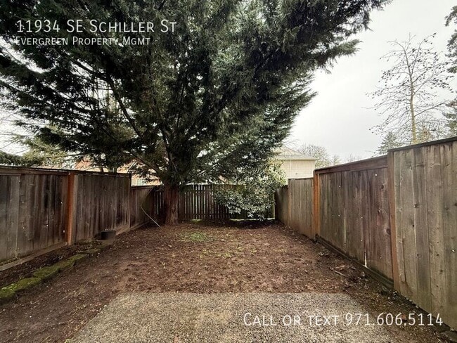 Building Photo - 11934 SE Schiller St