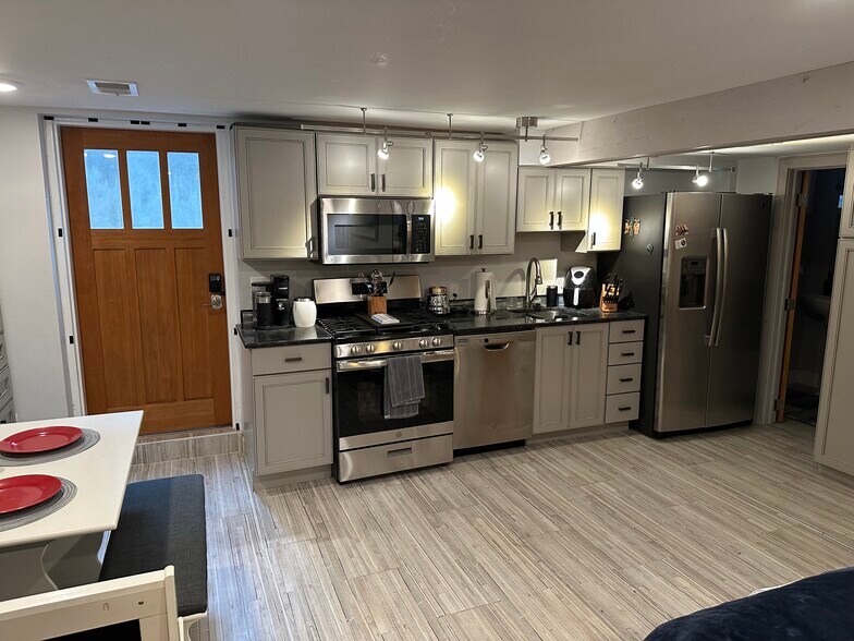 Kitchen with gas stove - 8932 W 81st Ln