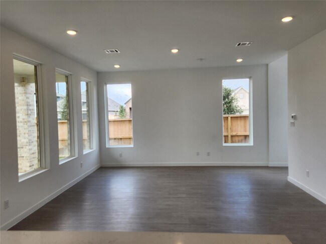 Building Photo - 5827 Linda Cv Ln