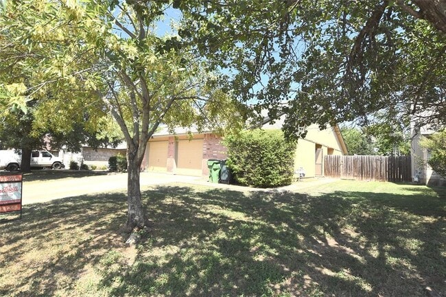 Building Photo - 609 Rollingway Dr