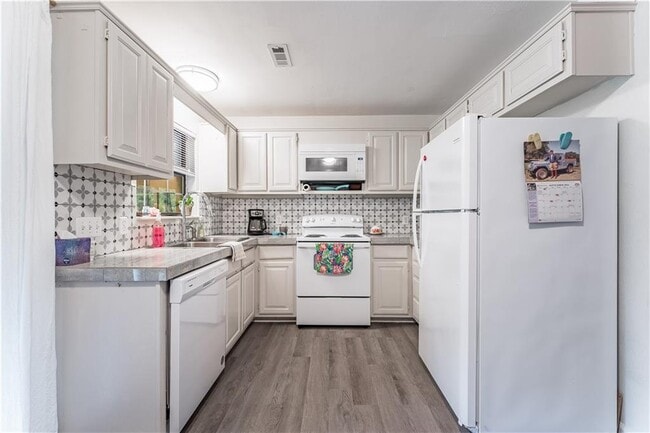 Building Photo - 10984 Tony Mountain Rd