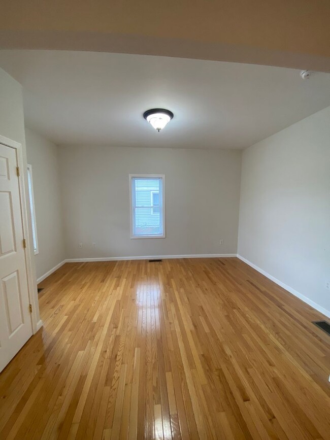 Building Photo - *SINGLE FAMILY RENTAL!* 3BR 1.5BA Right by...