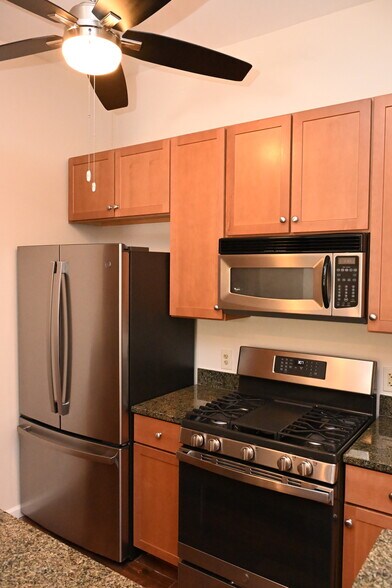 Building Photo - 309 Holland Ln