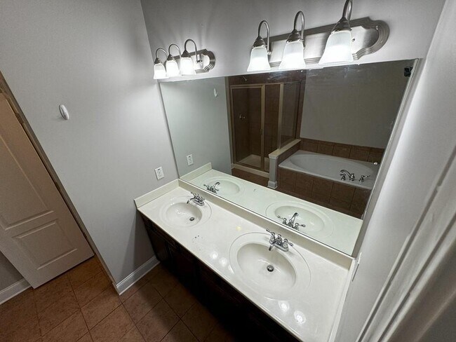 Building Photo - 3329 Twinrose Pl